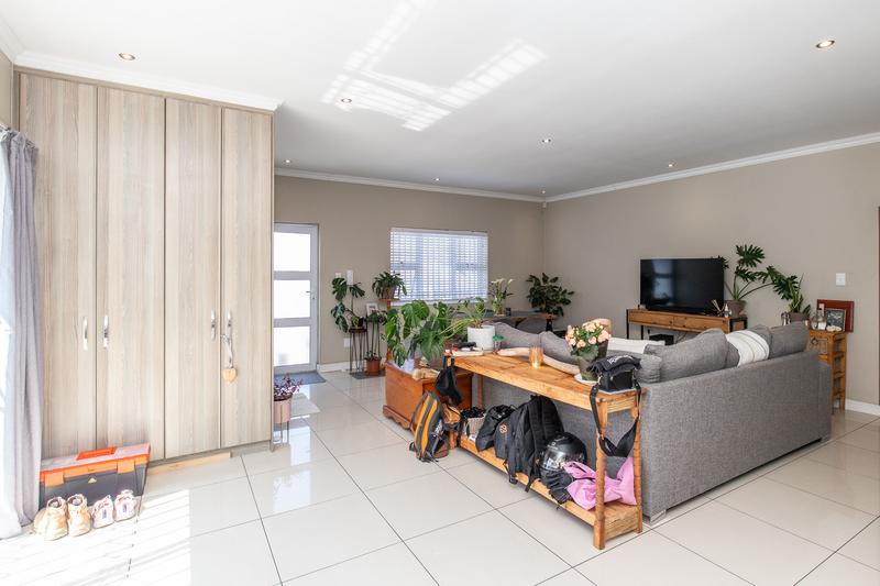 3 Bedroom Property for Sale in Heathfield Western Cape